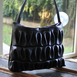 ★ヴィーガンレザーひらひらトートバッグ黒 / 黒トートバッグ / 8枚目の画像