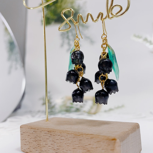 No.96 はんどめいど ブラックすずらんピアス/イヤリング ピアス  