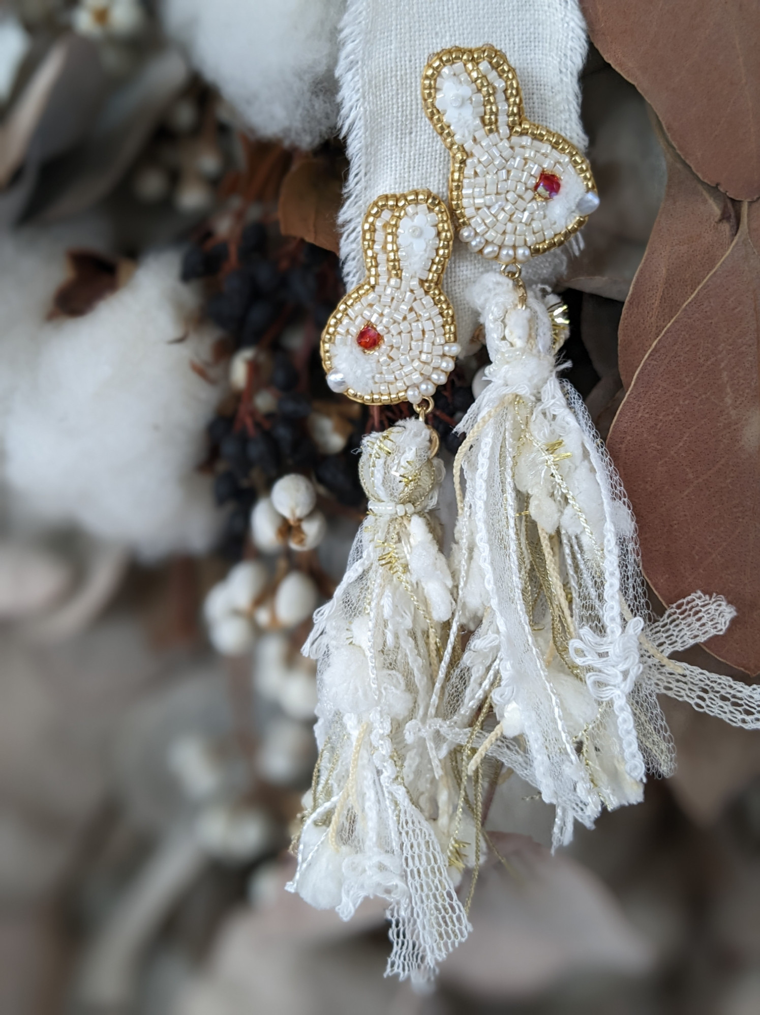 【ピアス/イヤリング】きんいろうさぎとしろリボン