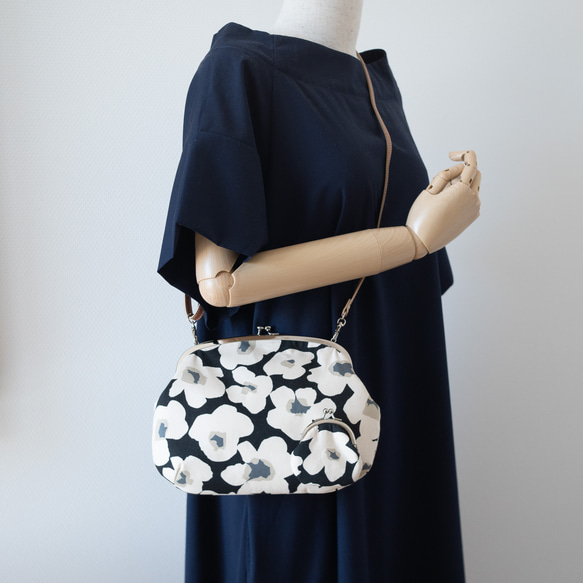 甘くなりすぎない 花柄くすみカラーのがま口ショルダーバッグ スマホ  