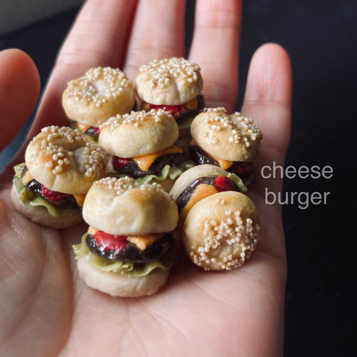 チーズバーガーチャーム ミニチュアパン フェイクフード 樹脂粘土