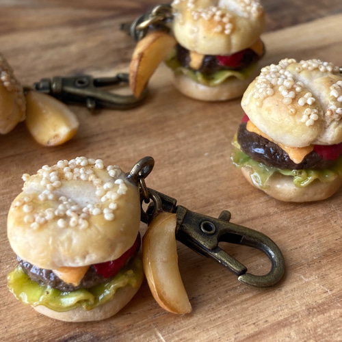 チーズバーガーチャーム ミニチュアパン フェイクフード 樹脂