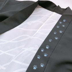 猫羽織 "連続肉球 " カーディガン 和装 衣装 イベント はおり 着物袖 ペイント ネコ 男女兼用 フリーサイズ 黒 11枚目の画像