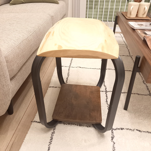 サイドテーブル　ナイトテーブル　無垢材　イチイ　一枚板 サイドテーブルナイトテーブル無垢材イチイ一枚板