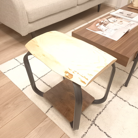 サイドテーブル　ナイトテーブル　無垢材　イチイ　一枚板 