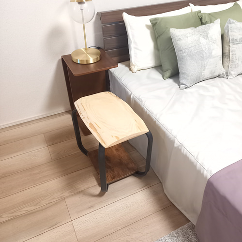 サイドテーブル　ナイトテーブル　無垢材　イチイ　一枚板 サイドテーブルナイトテーブル無垢材イチイ一枚板