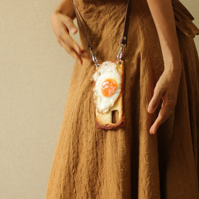 1カ月待ち〈iPhone/Android 全機種対応〉目玉焼きトーストのスマホケース　＊iphone16対応