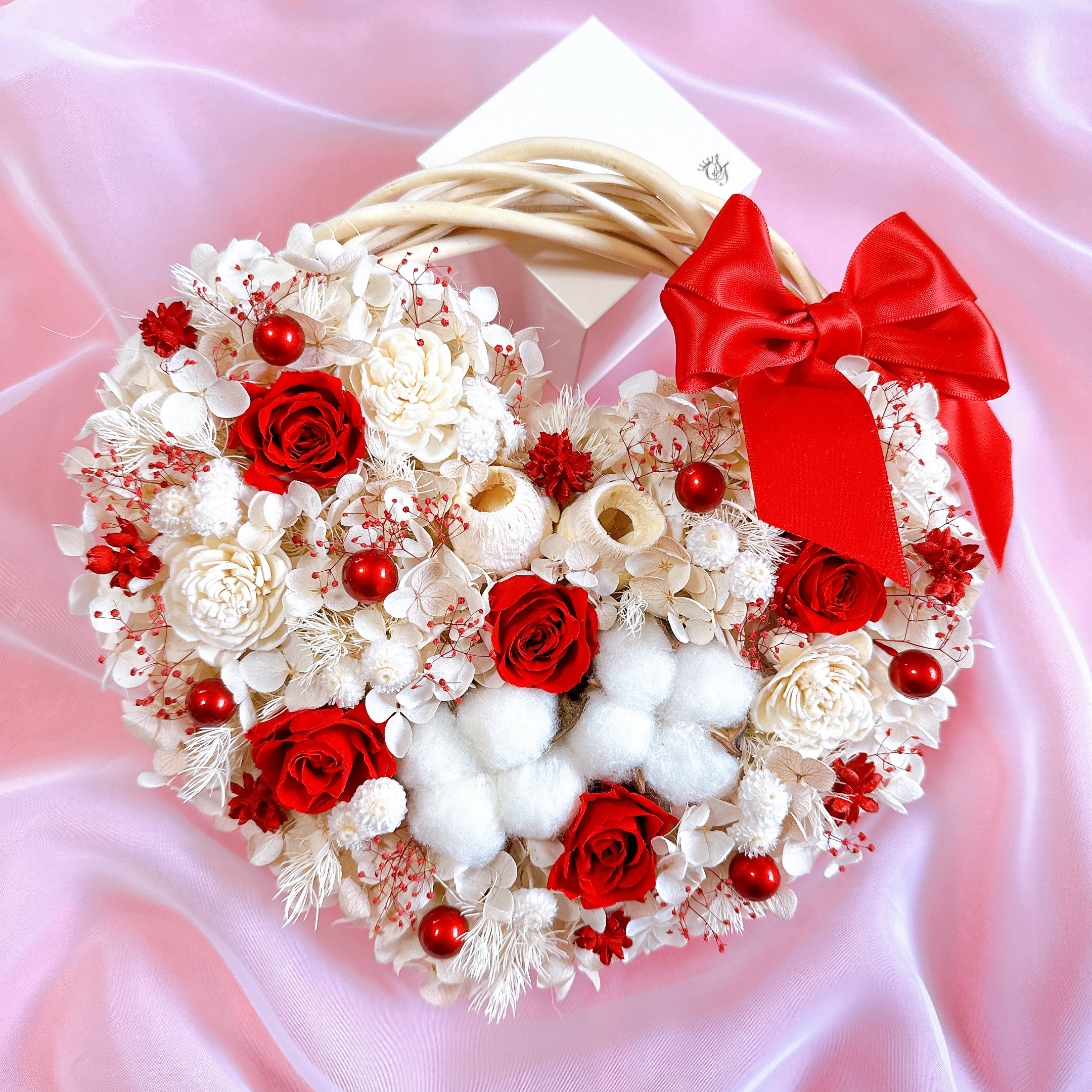 【ハートシリーズ】大人可愛い オフホワイト レッド ♡ リース ウエディング ブライダル 誕生日 ギフト プリザーブド