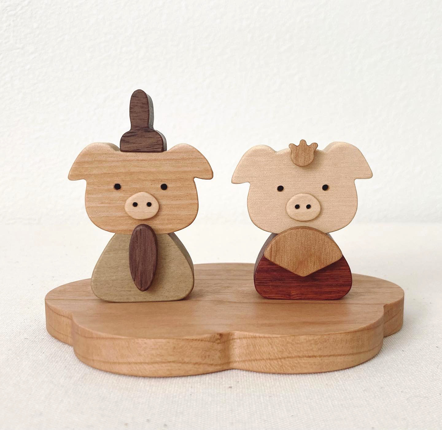 手のひらサイズ・ブタの雛飾り