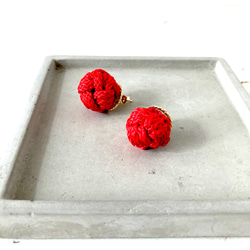 ☆江戸内紐のまるころピアスマルコ・ボール赤◼️ 2枚目の画像