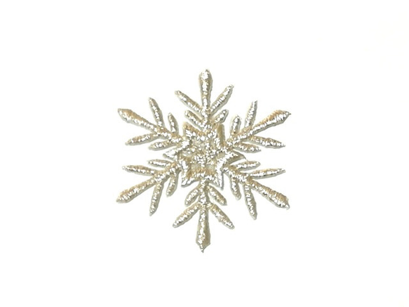 雪の結晶シダ状六花刺繍ワッペン5.3cm×4.5cm/メタリックシルバー3 1枚目の画像