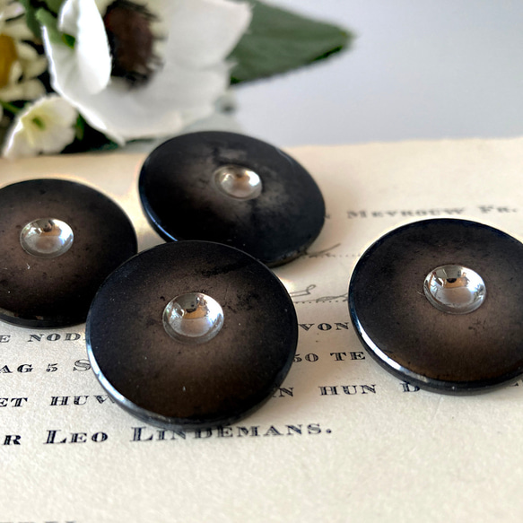 【送料無料】4個 1930s チェコ製 アンティーク ヴィンテージ 黒ガラスボタン 素材 [EY8420] 2枚目の画像