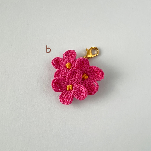 オリジナルチャーム お花 引き揃え糸 オリジナルチャーム お花 引き揃え糸 Cute and plump flower charm