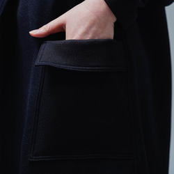[soco][毛呢大衣]珍貴的緞面織法！成熟長袍/暗海軍h022p-bne2 第13張的照片