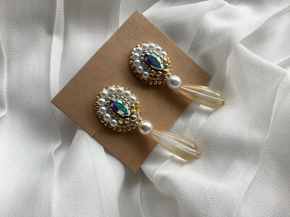 揺れるピアス「ハレ」ビジューアクセサリー ビーズ刺繍