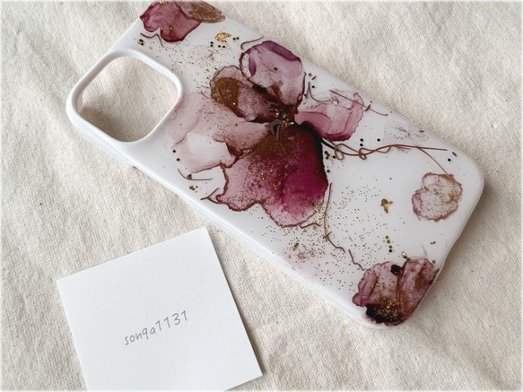 【値下げ中！】 ♡アルコールインクアートケース♡ 《くすみピンクの花》iPhone13mini対応 3枚目の画像