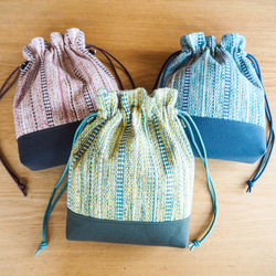 【SALE】春色ミックスツイード調手織り布の巾着バッグ（ブルーグリーン） 7枚目の画像