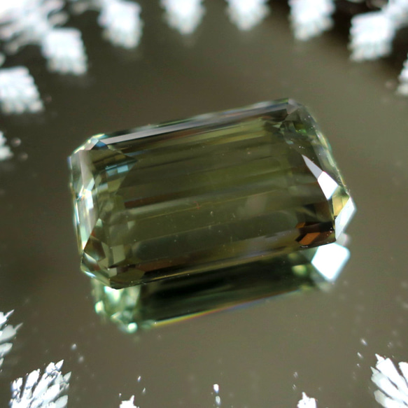 天然石 [綠紫水晶] 祖母綠切磨原石 28×18mm 45.30ct 第3張的照片