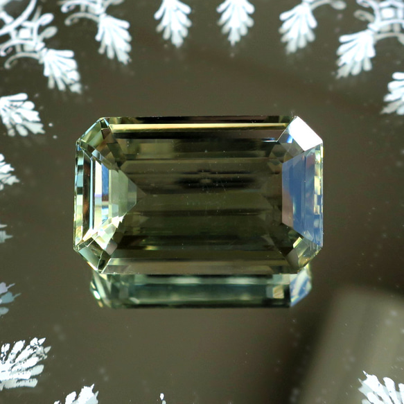 天然石【グリーンアメジスト】エメラルドカット ルース a 28×18mm 45.30ct 1枚目の画像