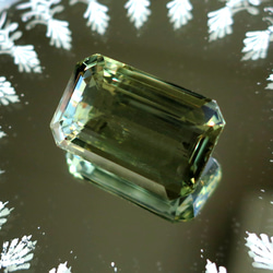 天然石 [綠紫水晶] 祖母綠切磨原石 28×18mm 45.30ct 第4張的照片