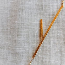 三日月と小枝の真鍮ロングネックレス 4枚目の画像