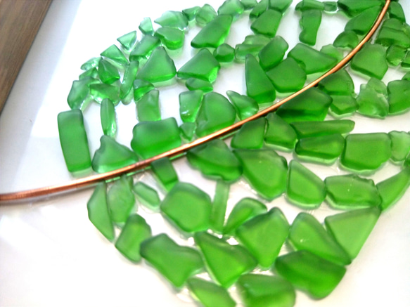 緑の葉っぱ　シーグラス　ガラスアート　環境に優しい　リサイクルグラス　インテリア雑貨　棚の飾り　玄関　置物　送料無料 4枚目の画像