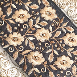 [ 082 ] インド刺繍 リボン グレー ブラック 花柄 幅:10cm 1枚目の画像