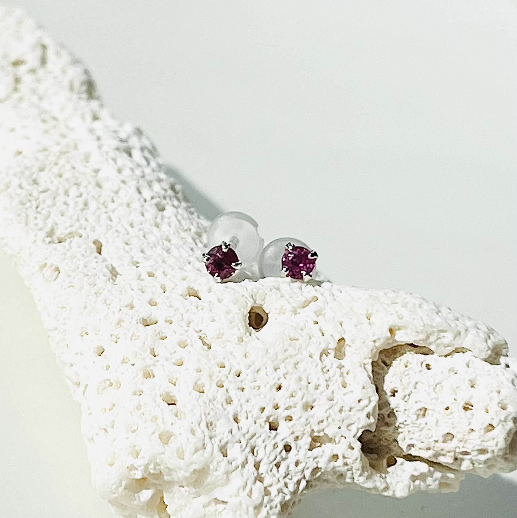 【K14WG 】ルビーピアス 2.2mm