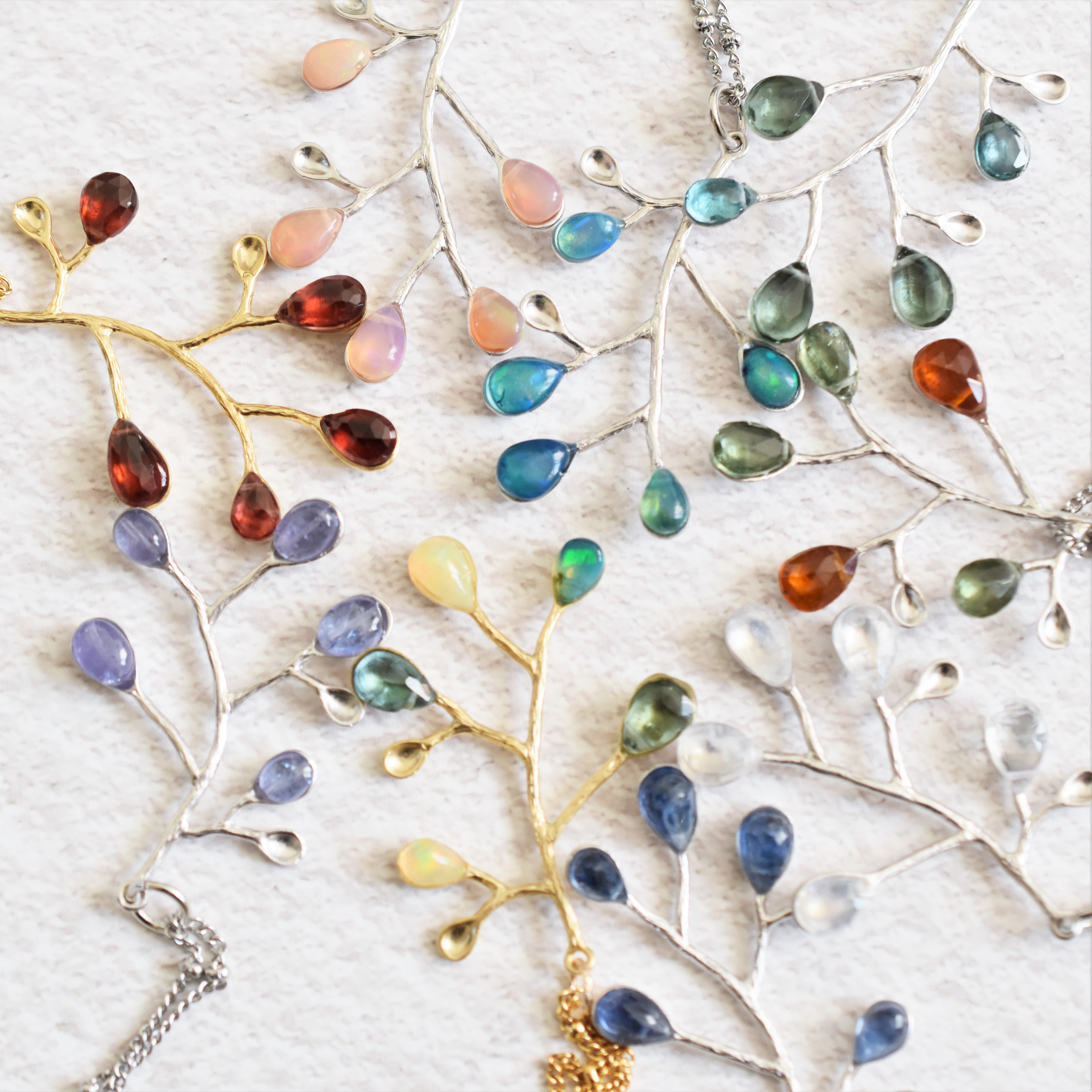 特集掲載・Creema限定【在庫僅少・選べる】枝リーフ　各カラーストーン　チャーム　サージカルステンレス60cm