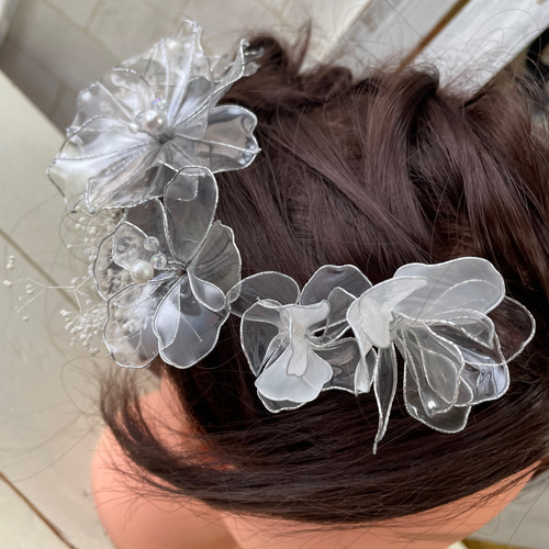 透明感溢れる豪華アメリカンフラワー髪飾り♡ ブライダル♡白 透明感溢れる豪華アメリカンフラワー髪飾り♡ ブライダル♡白