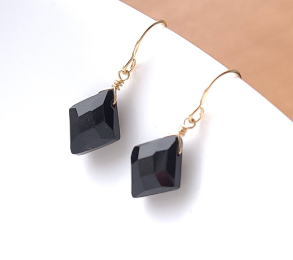 天然石 14kgf ブラックオニキスのダイヤカットピアス/イヤリング