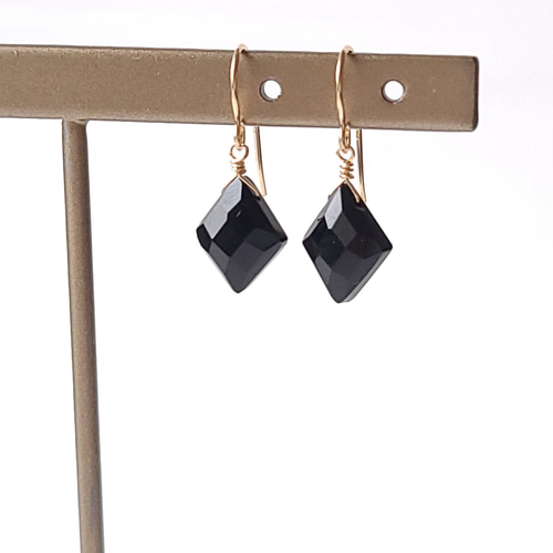 天然石 14kgf ブラックオニキスのダイヤカットピアス/イヤリング