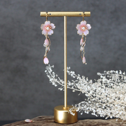 ♡ 空もようさま ♡ クリップイヤリング Laughイヤクリップ（左）(aw4E0002)｜阪急百貨店公式通販サイト｜阪急