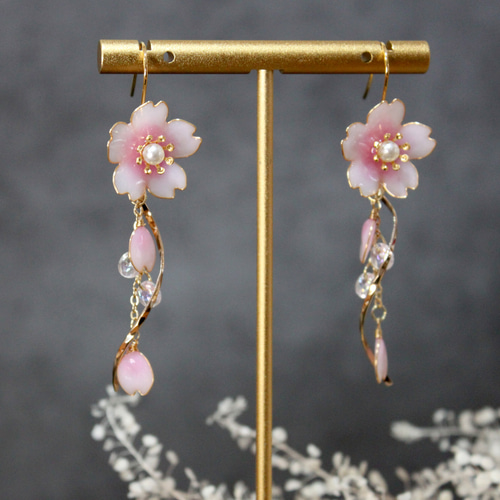 河津桜 イヤリング グラデーション 桜 ぶら下がり イヤリング 上品気質