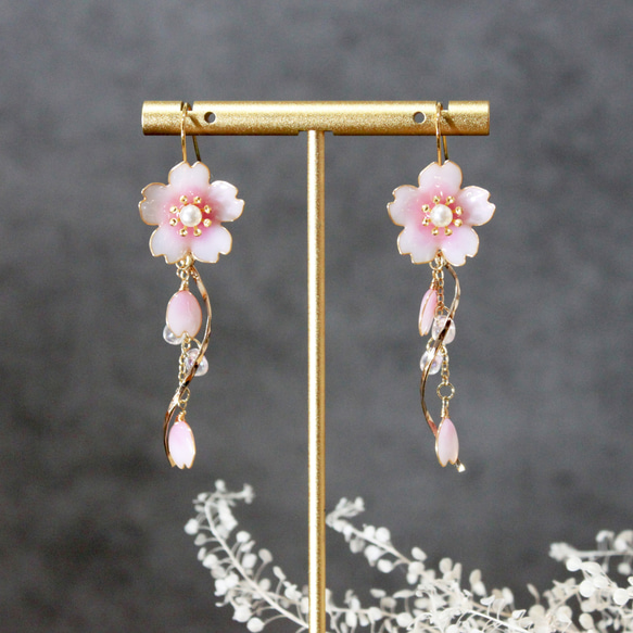 河津桜 イヤリング グラデーション 桜 ぶら下がり イヤリング 上品気質