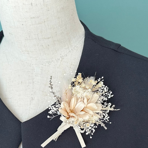 ドライフラワーフォルモーサの緋色いコサージュ　入学式　卒業式 ミモザとかすみ草のコサージュ コサージュ コサージュ 入学式