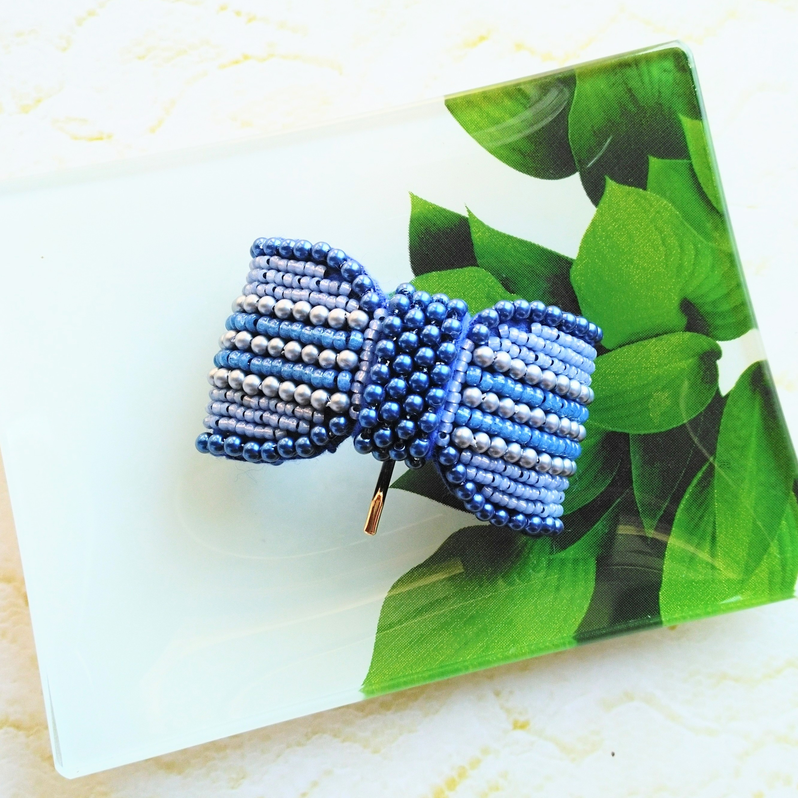 ビーズ刺繍ポニーフック　立体リボン ブルーグレー