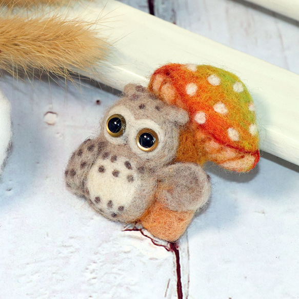 【羊毛フェルト】キノコと小さなおともだちピンシリーズ フクロウ 3枚目の画像