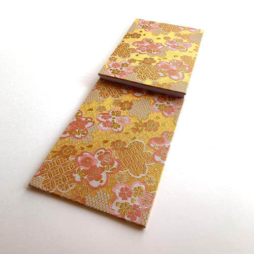 L3( *¯ ꒳¯*)　　桜　金箔押しステキなキラキラ　見開き御朱印です Amazon.co.jp: 櫻木神社 御朱印帳 限定 輝き桜 : 文房具