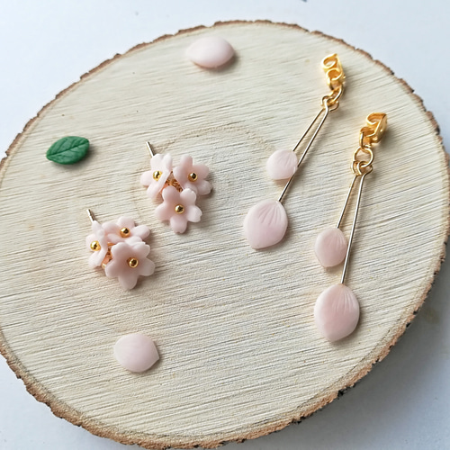 春 樹脂粘土 桜のゆれるピアス/イヤリング 薄紅 ピンク ミルキーピンク