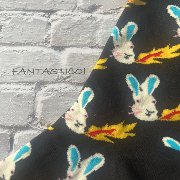 ロックなうさぎ柄ユニセックス靴下❤️スケーターソックス ポップアートグラフィック プチギフトプレゼントお祝い 北欧ウサギ 4枚目の画像