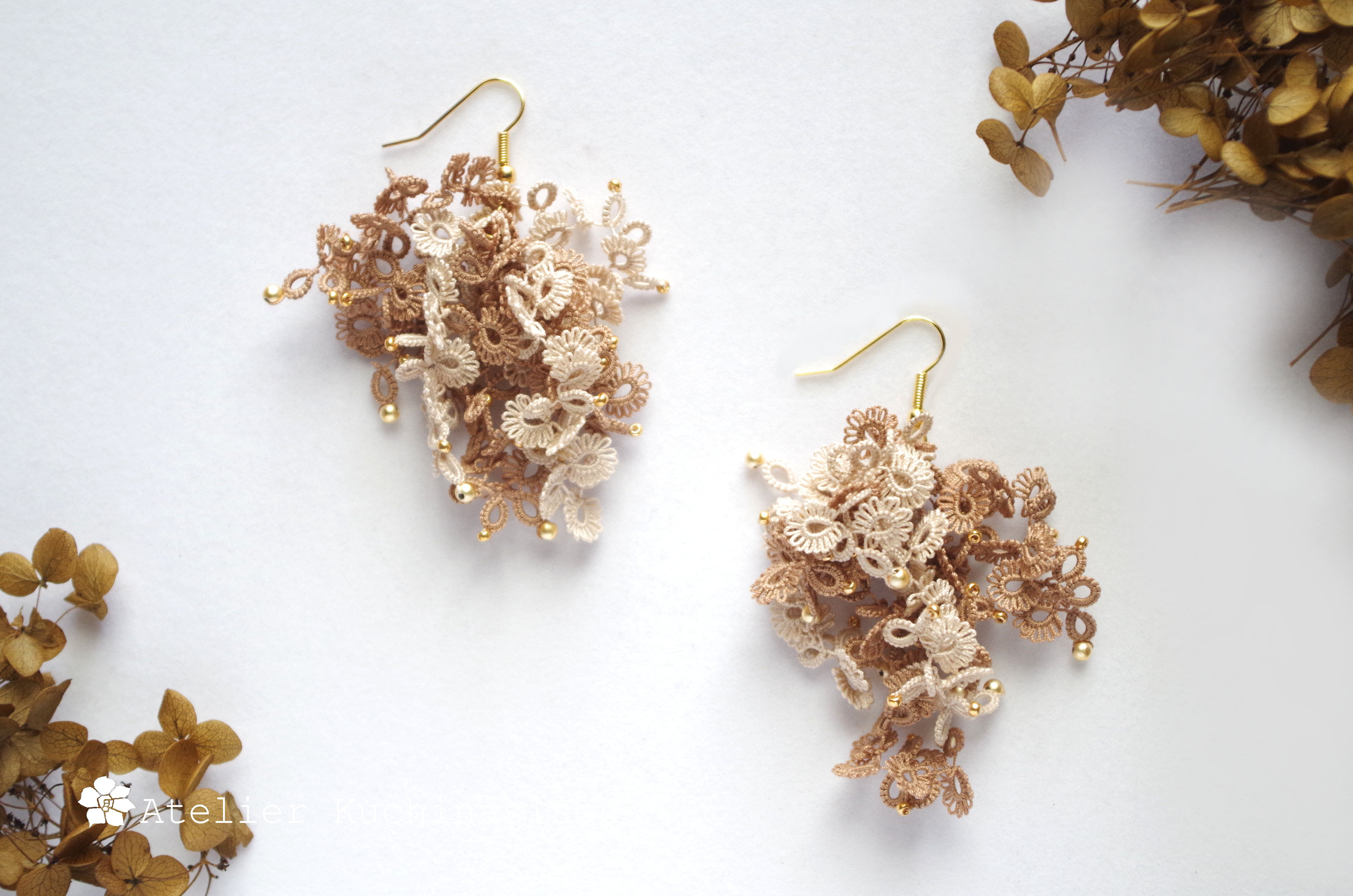 タティングレースのふわふわピアス〈モカブラウン〉