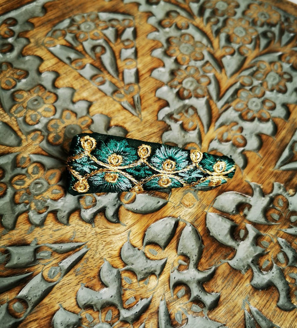 インド刺繍リボンを使用したヘアクリップ 1枚目の画像