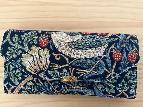 大人気柄！！ウィリアム・モリス イチゴドロボウ川島織物