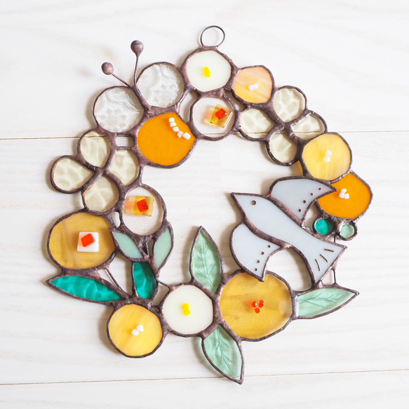 お花いっぱいステンドグラスの春色リース 7枚目の画像