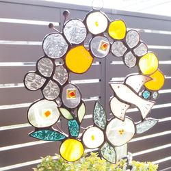 お花いっぱいステンドグラスの春色リース 11枚目の画像