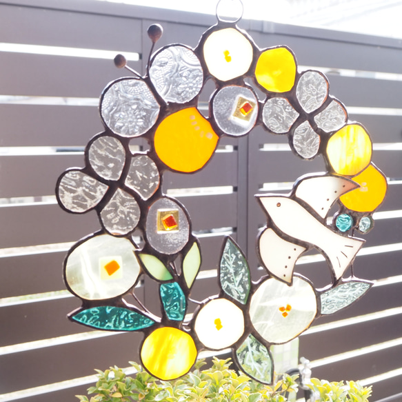 お花いっぱいステンドグラスの春色リース 11枚目の画像