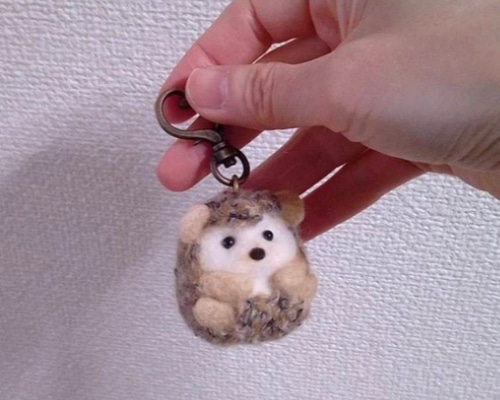在庫なし　キーホルダー　ハリネズミ　【ギターハリちゃん】　ハンドメイド ffe42a0580d224e1315e6896a83120