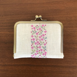 がま口　ソーイングセット　ニードルブック　刺繍　小花柄　桜色 1枚目の画像