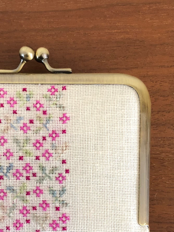 がま口　ソーイングセット　ニードルブック　刺繍　小花柄　桜色 4枚目の画像